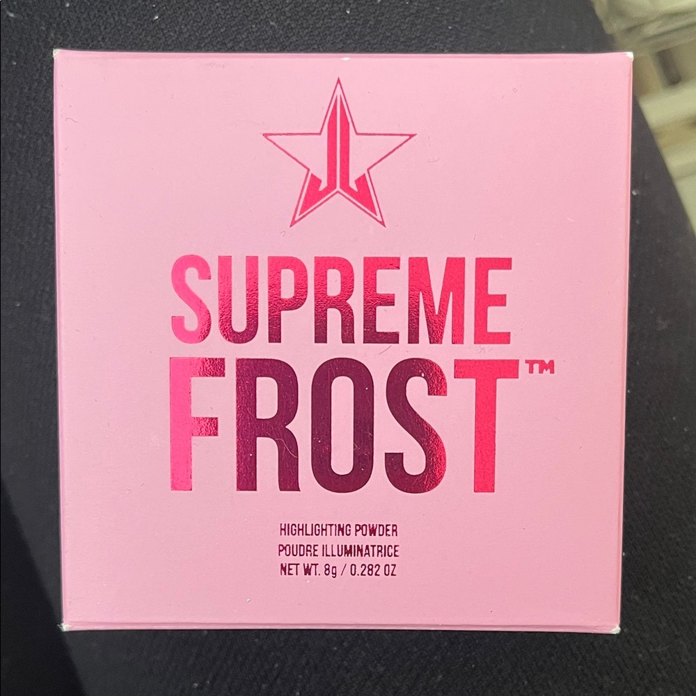 Jeffree Star highlighting powder